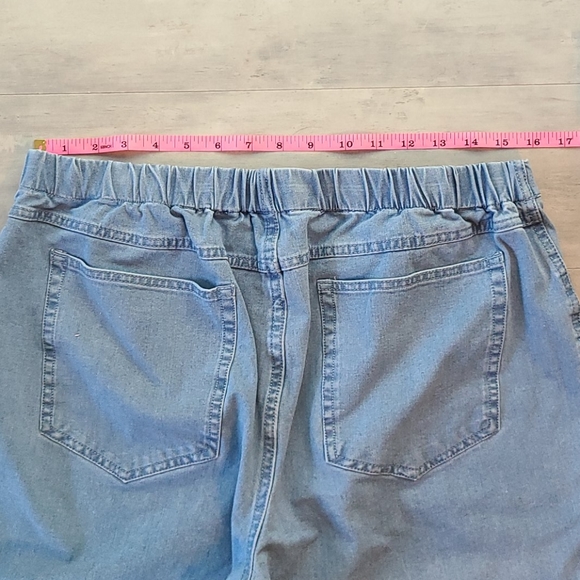 Isaac Mizrahi Live Petite Stretch Boot Cut Jeans - Picture 6 of 11